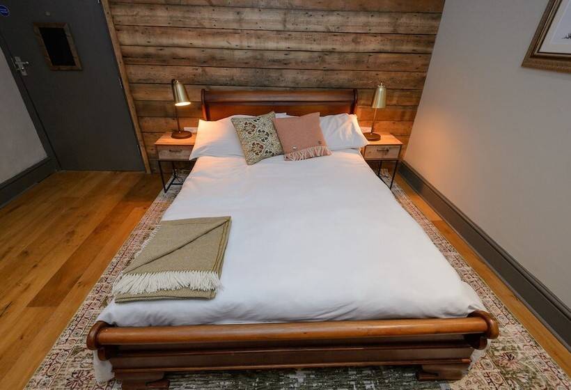 Номер Стандарт, Kings Arms