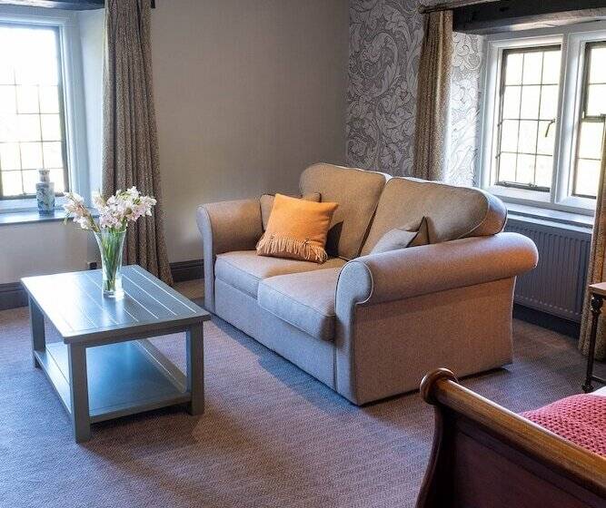 Люкс Повышенной Комфортности, Kings Arms