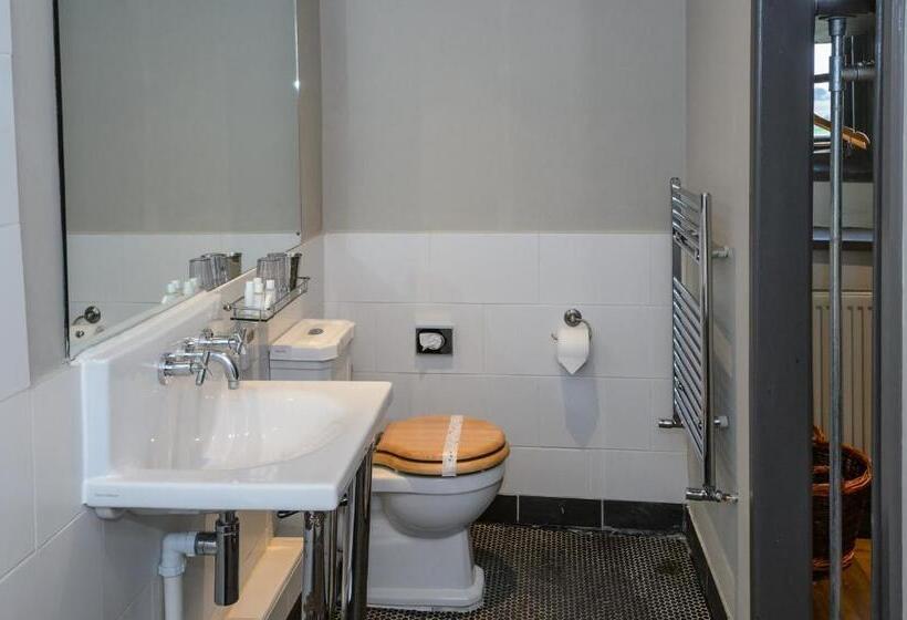 Номер Стандарт, Kings Arms