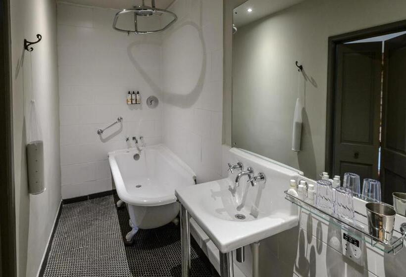 Номер Стандарт, Kings Arms