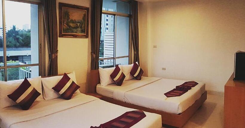 غرفة عائلية, Sena House