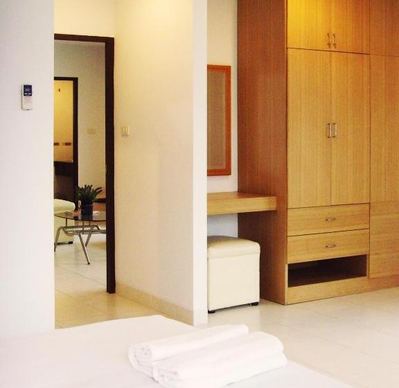 غرفة عائلية, Sena House