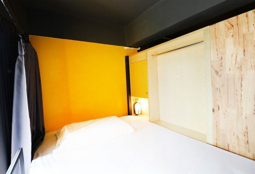 تختخواب در اتاق مشترک, Room 22 Hostel