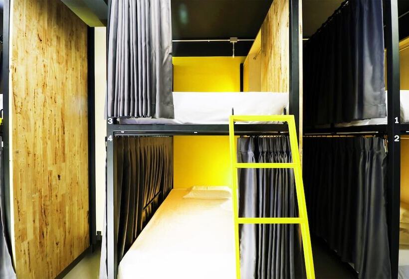 تختخواب در اتاق مشترک, Room 22 Hostel