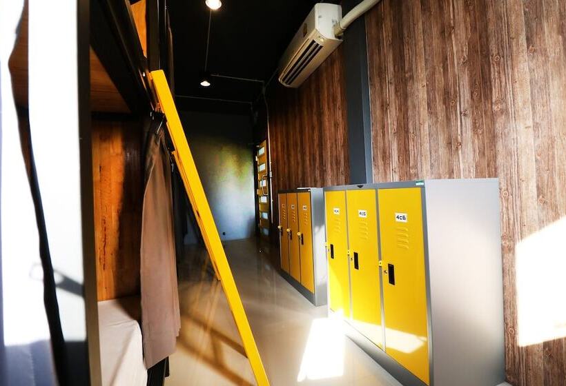تختخواب در اتاق مشترک, Room 22 Hostel