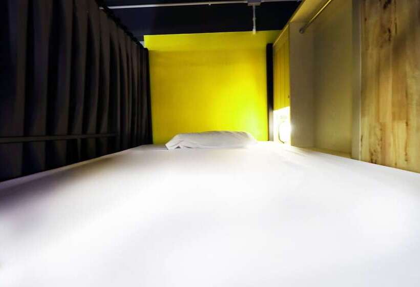 تختخواب در اتاق مشترک, Room 22 Hostel