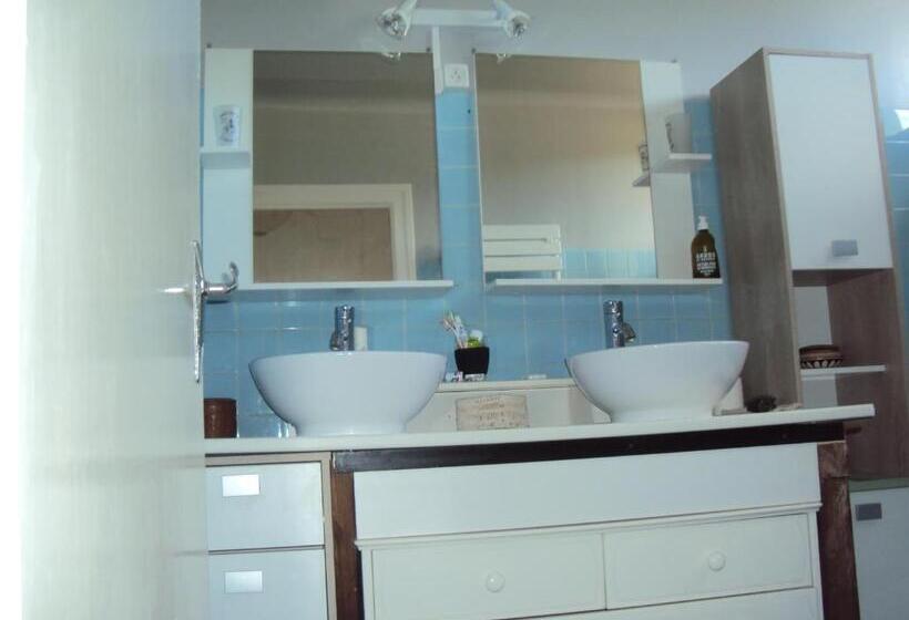 غرفة قياسية حمام مشترك, El Gato Negro