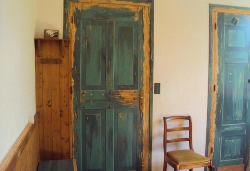 غرفة قياسية حمام مشترك, El Gato Negro