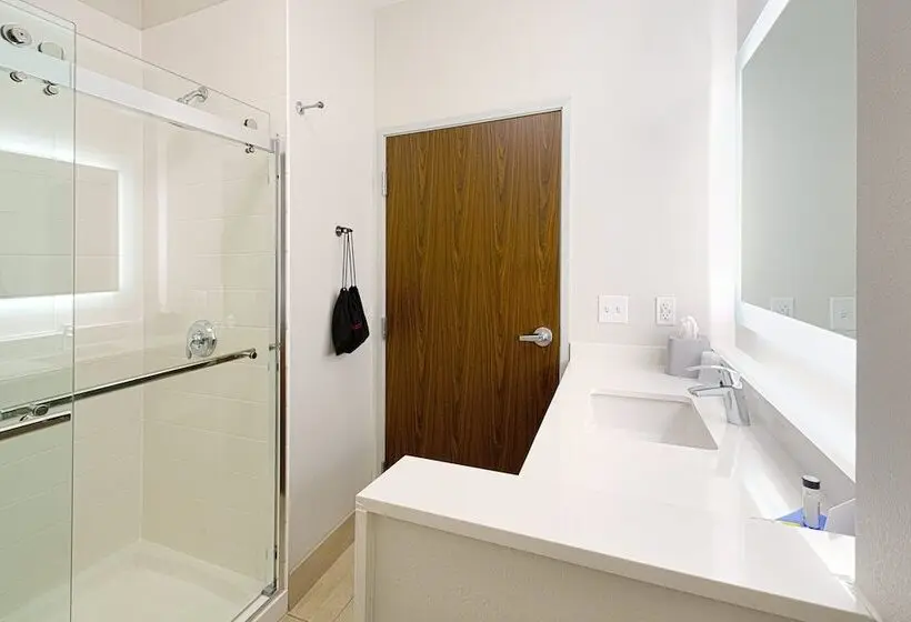 スイート, Holiday Inn Express & Suites Wentzville St Louis West, An Ihg