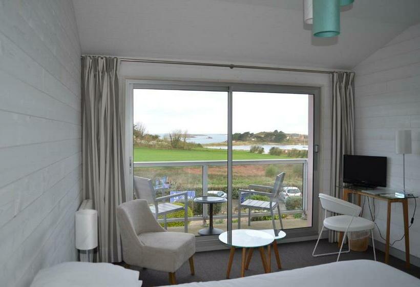 اتاق کلاسیک با چشمانداز دریا, Le Toeno