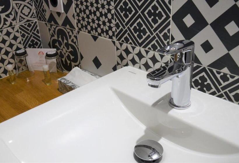 اتاق سوپریور با چشمانداز دریا و بالکن, Le Toeno