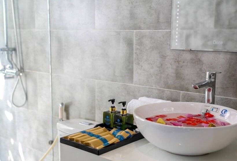 اتاق سه نفره دلوکس با چشمانداز استخر, The Nam An Villa Hoi An