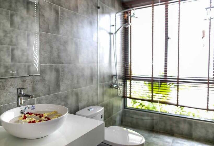 اتاق سه نفره دلوکس با چشمانداز استخر, The Nam An Villa Hoi An