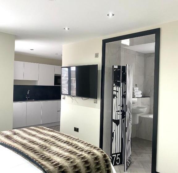 דירת חדר סופריור, 21