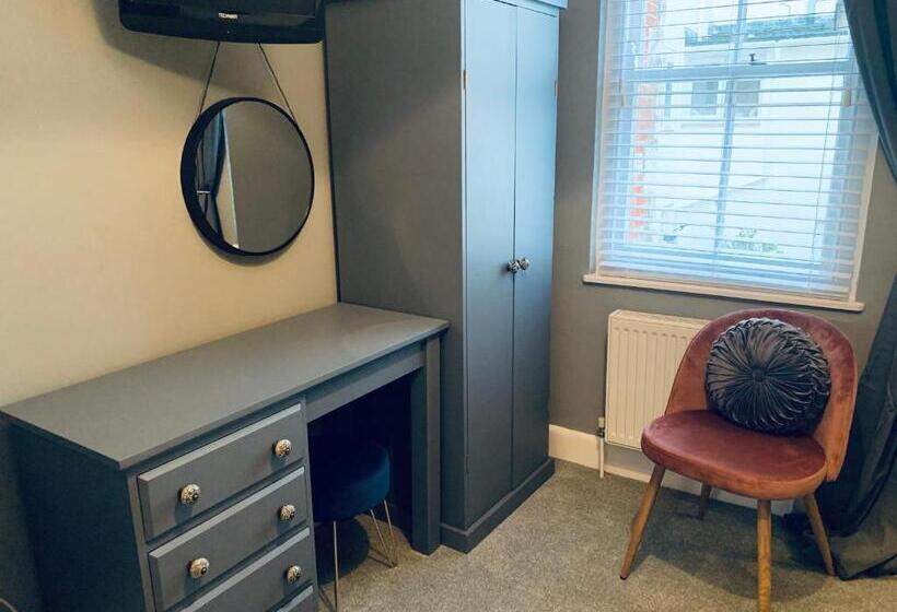 スタンダードシングルルーム, The Limes