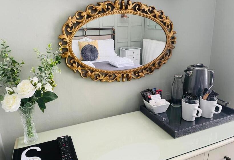 スタンダードルーム, The Limes