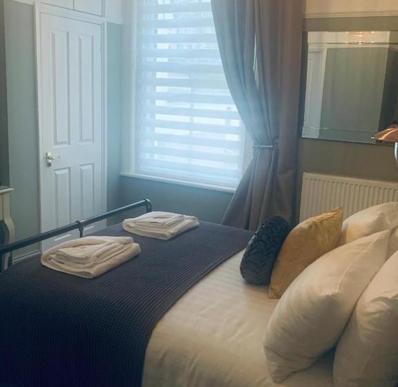 スタンダードルーム, The Limes