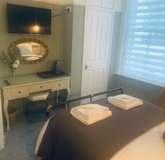 スタンダードルーム, The Limes