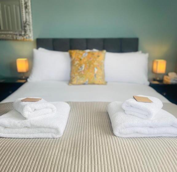 スタンダード4人部屋, The Limes