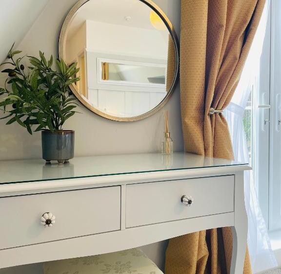 オーシャンビュースタンダードルーム, The Limes