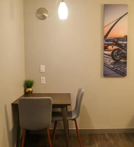 سوئیت با تخت بزرگ, Americana Modern