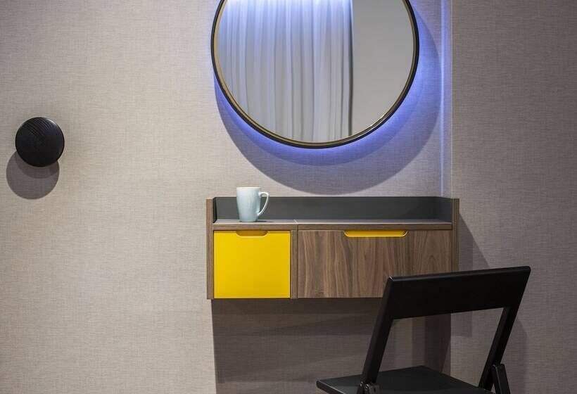 Номер Стандарт, Point A Hotel Edinburgh Haymarket