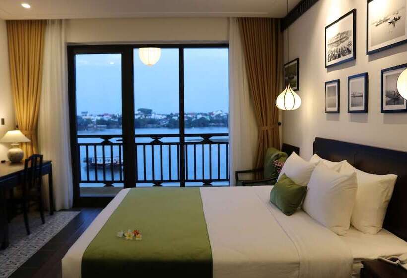 اتاق خانوادگی, Roxana River Villa