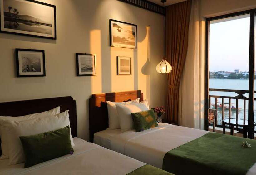 اتاق خانوادگی, Roxana River Villa