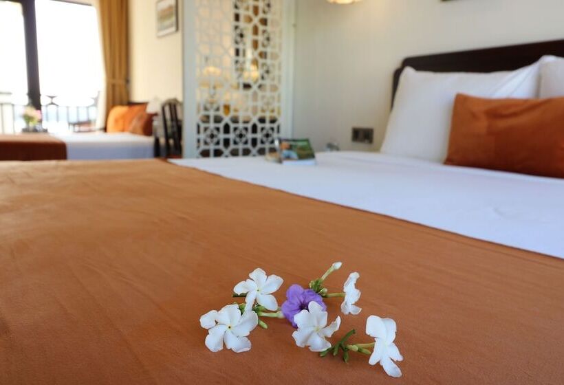 اتاق لوکس سه تخته, Roxana River Villa