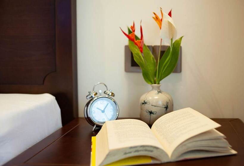 اتاق لوکس سه تخته, Roxana River Villa