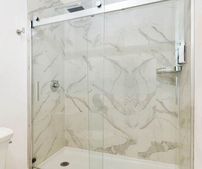 جناح جونيور, The Sunset Montauk