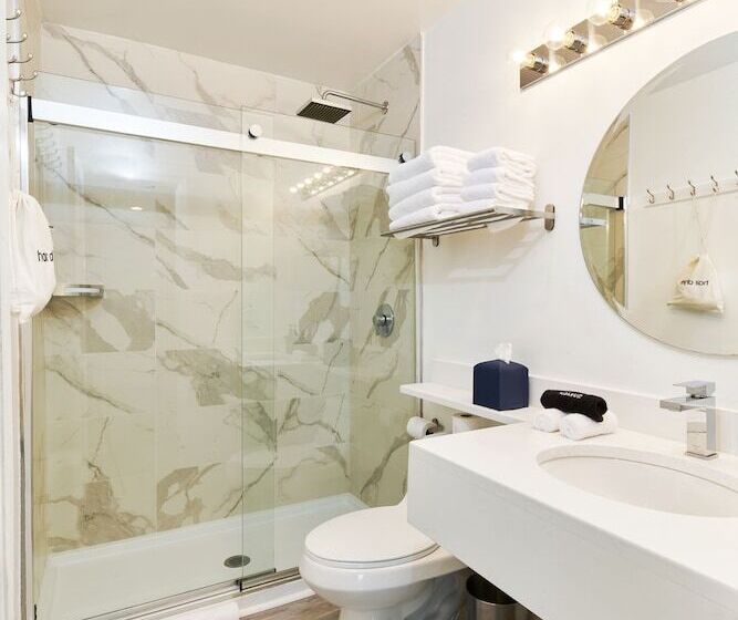 جناح, The Sunset Montauk