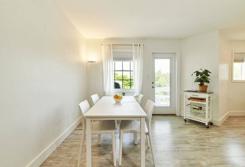 جناح, The Sunset Montauk