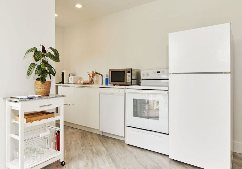 جناح, The Sunset Montauk