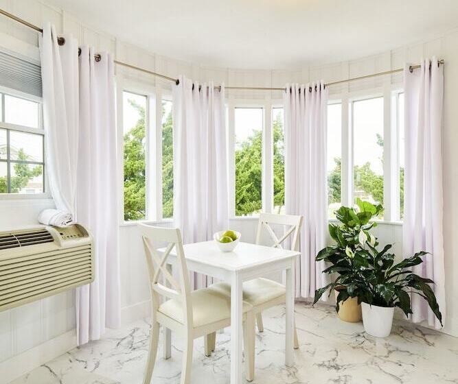 جناح, The Sunset Montauk