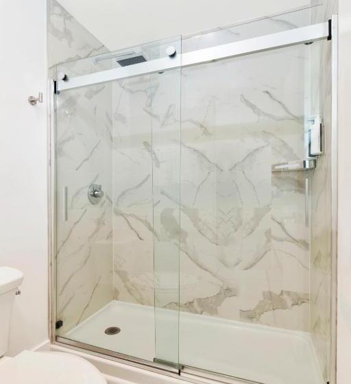 جناح جونيور, The Sunset Montauk