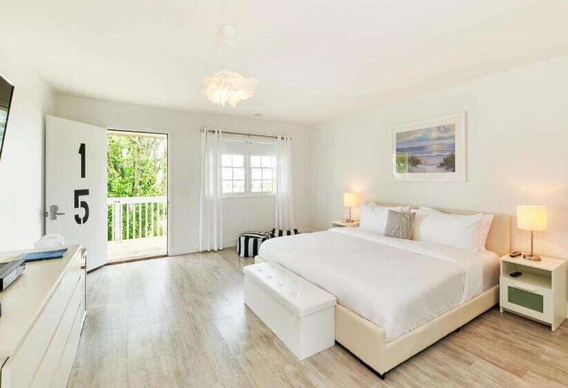 جناح جونيور, The Sunset Montauk