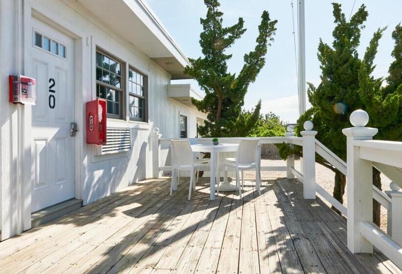 جناح, The Sunset Montauk