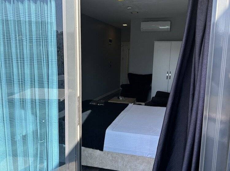 اتاق استاندارد با چشم‌انداز شهر, Plus Park Suite &