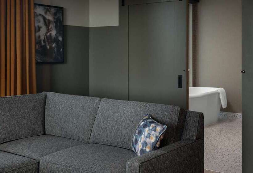 キングサイズベッドのスタンダードルーム, The Axis Moline Hotel, Tapestry Collection By Hilton