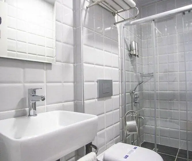 اتاق استاندارد, Uzer Otel