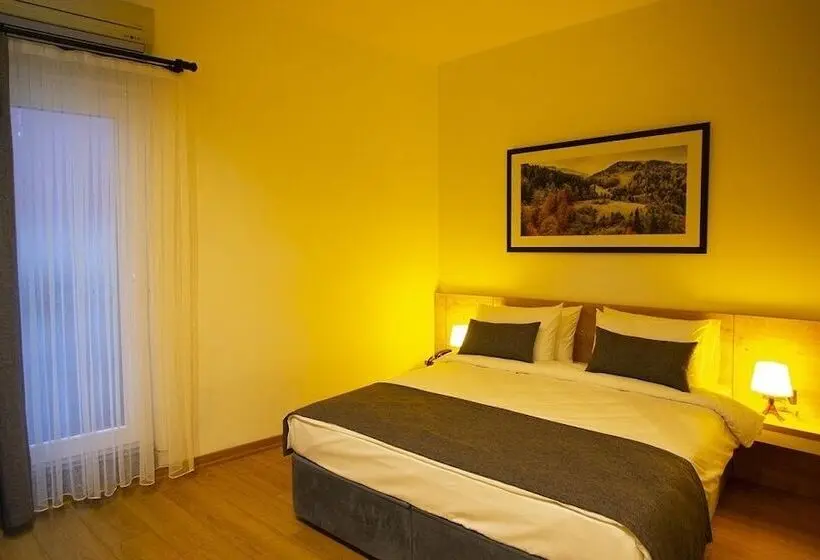 سوییت خانوادگی, Uzer Otel