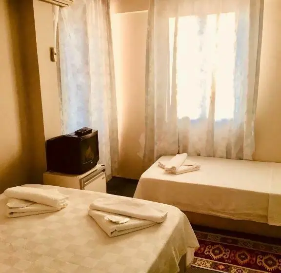 バルコニー付きスタンダードトリプルルーム, Hikmethan Otel
