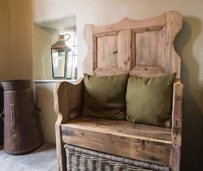 스위트, The Porch House