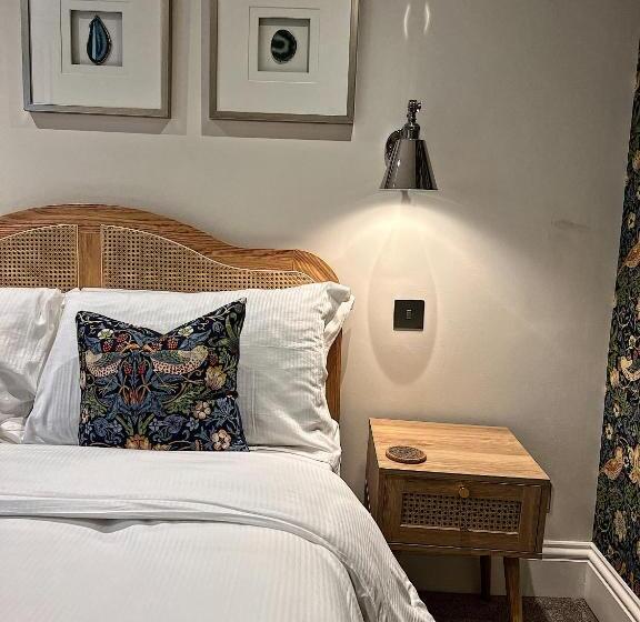 غرفة سوبيريور, The Royal