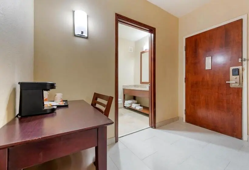キングサイズベッドのスイートルーム, Comfort Inn & Suites