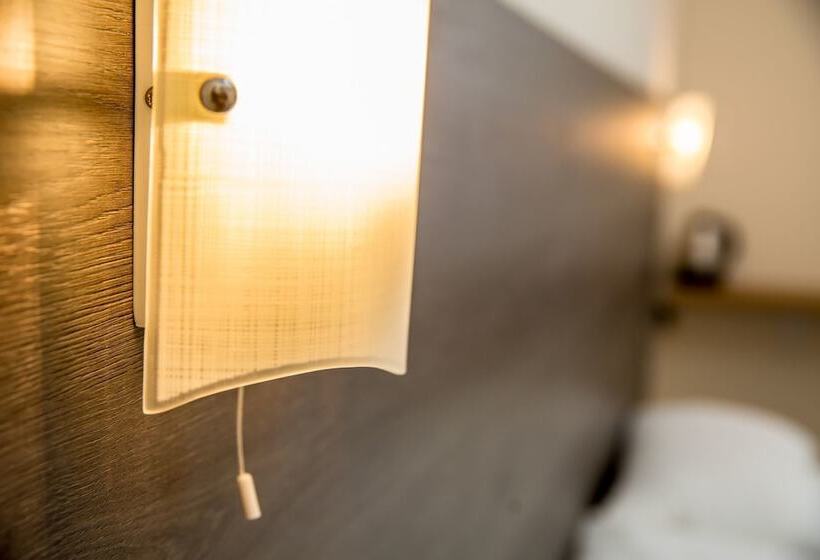 غرفة قياسية, Halfway