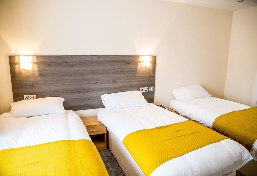 غرفة قياسية ثلاثية, Halfway