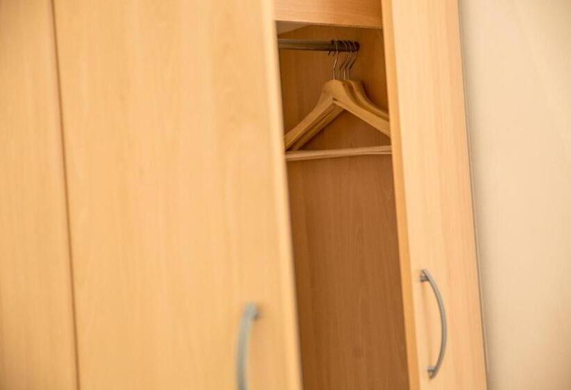 غرفة قياسية, Halfway