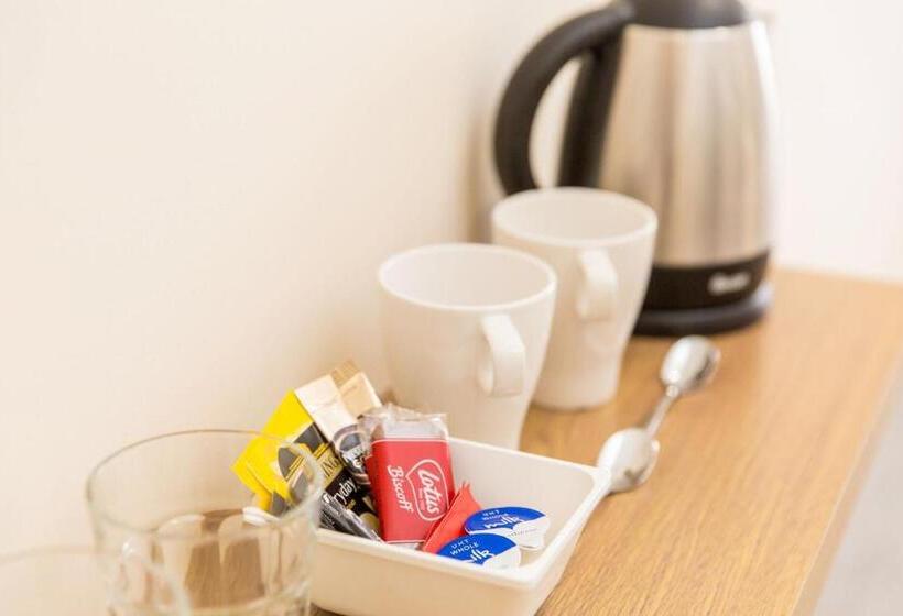 غرفة قياسية, Halfway